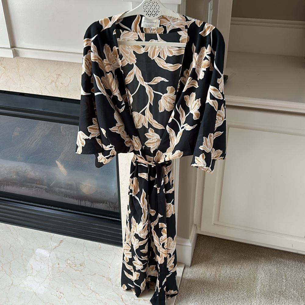 Maison Du Soir Serene Floral Black Gold Kimono Ro… - image 1